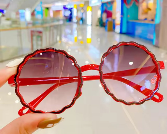 Wavy edges UV400 sunglasses